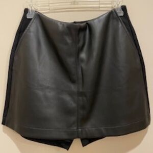 Cabi #4585 Black Jett Skort - Size 4. NEVER WORN.